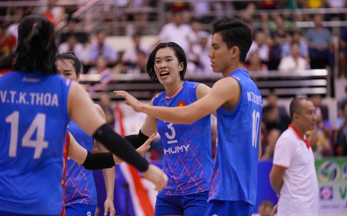 Tuyển bóng chuyền nữ Việt Nam sang Thái Lan: Thách thức quá lớn