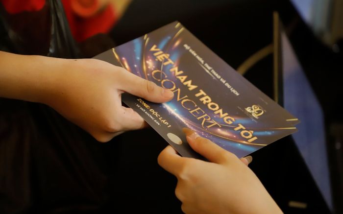 Vé concert quốc gia phát miễn phí bị bán lại với giá cao ngất, nhiều người bức xúc