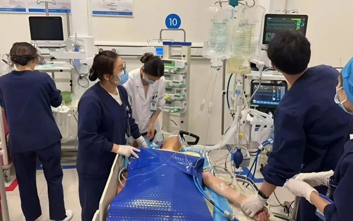 Nam kỹ sư mắc bệnh gout vào WC suốt 1 tiếng, người thân phá cửa thấy cảnh đau lòng