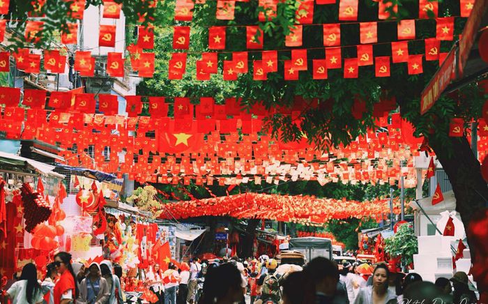 Phố phường Hà Nội cờ hoa rực rỡ, hân hoan chào mừng Quốc khánh 2/9