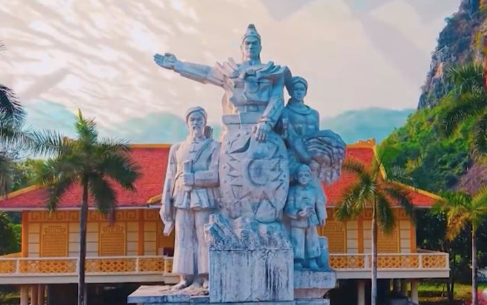 Chào mừng ngày lễ lớn của đất nước, hào khí dân tộc được tôn vinh trong 'Truyền thống Việt Nam'