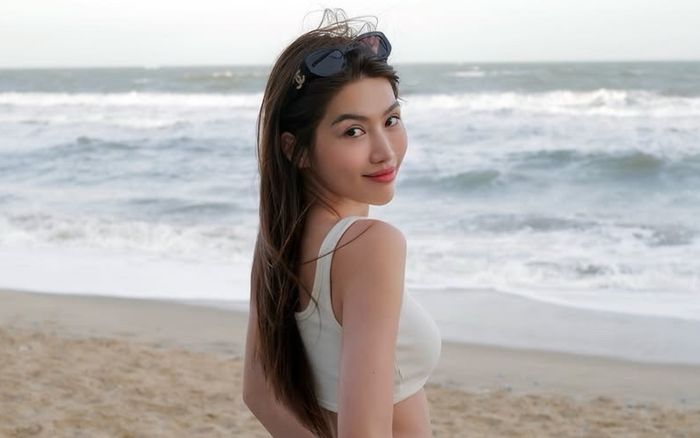 Á hậu Chế Nguyễn Quỳnh Châu diện bikini 'đốt mắt' dân tình trước ngày làm dâu hào môn