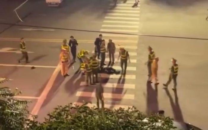 Công an Hà Nội thông tin vụ 2 thanh niên lái xe máy 'thông chốt' khiến 1 Đại uý bị chấn thương nặng