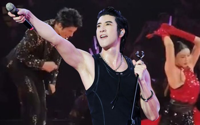 Vương Lực Hoành bị nữ vũ công hất văng micro, pha xử lý lập tức 'gây sốt'