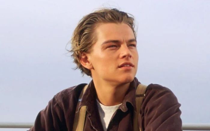 Leonardo DiCaprio gây chú ý với ngoại hình xuống dốc, biểu cảm lạ khi đi du lịch cùng tình trẻ kém 24 tuổi