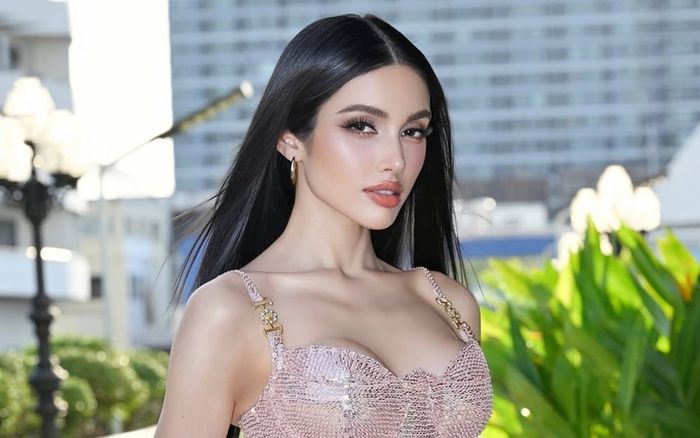 Vẻ đẹp quyến rũ của tân Hoa hậu Hoàn vũ Thái Lan 2025