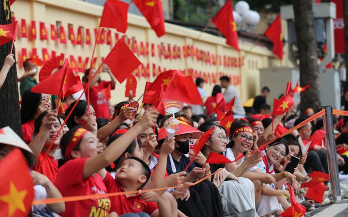 Những tuyến đường nào ở Hà Nội cấm xe từ trưa nay 24/8 để phục vụ tổng hợp luyện diễu binh lần 2?