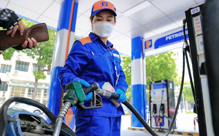 Giá xăng dầu hôm nay 24/8: Tăng rất mạnh