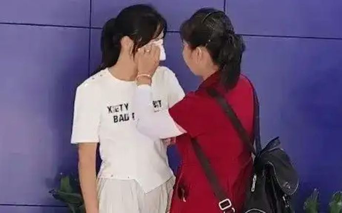 Người phụ nữ tìm thấy mẹ ruột thất lạc 30 năm nhờ một đoạn clip, đoàn tụ trong nước mắt