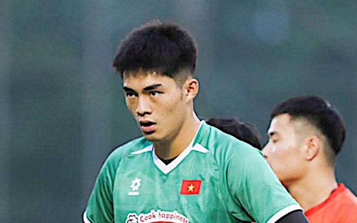 HLV Kim Sang Sik đã đúng về thủ môn Trần Trung Kiên