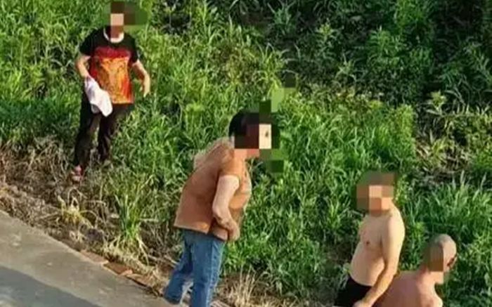 Cãi nhau vì mâu thuẫn, người phụ nữ 66 tuổi ra tay khiến cả nhà hàng xóm nhập viện nguy kịch