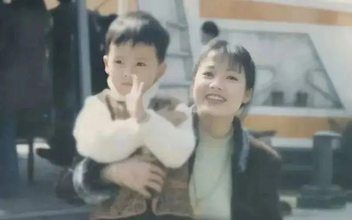 Người mẹ treo thưởng hàng tỷ đồng để tìm con trai bị bắt cóc, nhiều người mạo danh