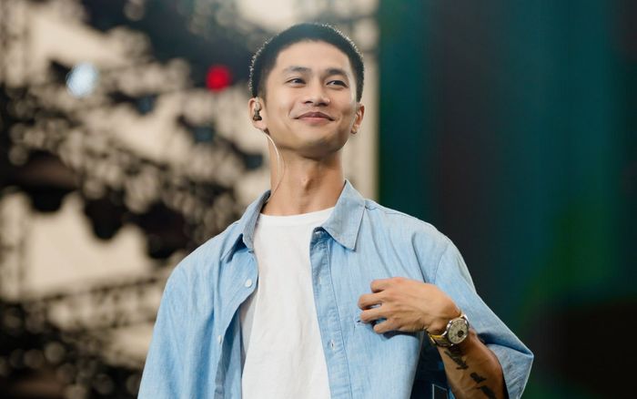 Nam ca sĩ Việt khiến cộng đồng mạng khóc nhiều nhất lúc này