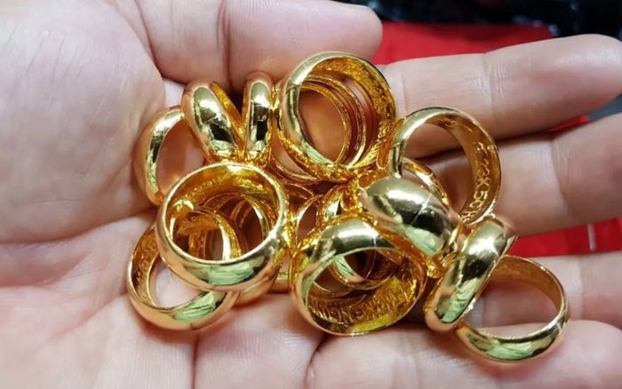 Giá vàng hôm nay (25/8): Vàng trong nước lại lập đỉnh mới lịch sử