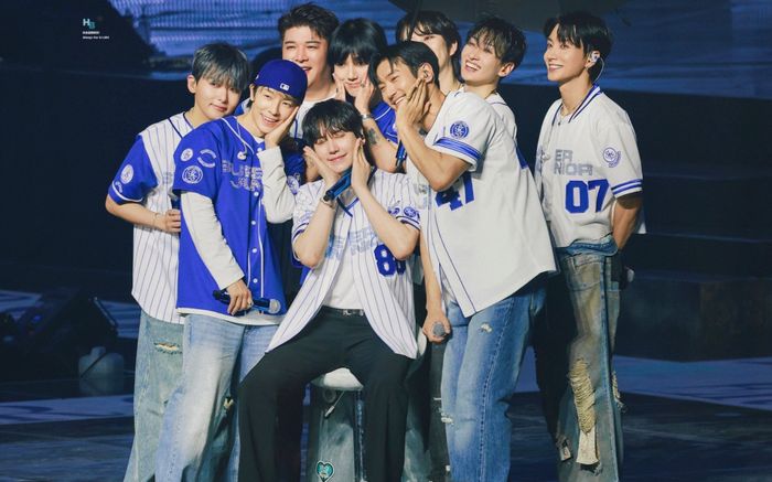 Kyuhyun (Super Junior) gặp chấn thương trên sân khấu concert kỷ niệm 20 năm