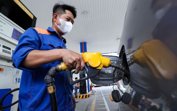 Giá xăng dầu hôm nay 25/8: Giảm cực mạnh