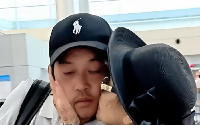 Xúc động khoảnh khắc đong đầy tình cảm giữa Hoài Linh và mẹ ruột