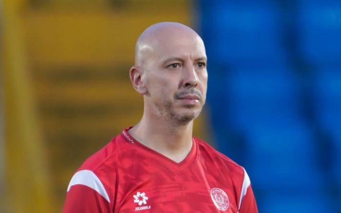 Trợ lý HLV Polking bị phạt nguội vì 'trốn' trọng tài