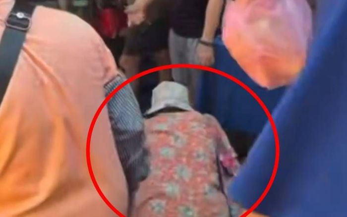 Cụ bà 83 tuổi ăn cắp trang sức tại chợ, quỳ gối khóc xin tha khi bị phát hiện