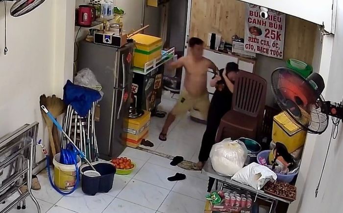 Cô gái ở TP.HCM bị chủ nhà lao vào đánh tới tấp, nguyên nhân ban đầu được hé lộ
