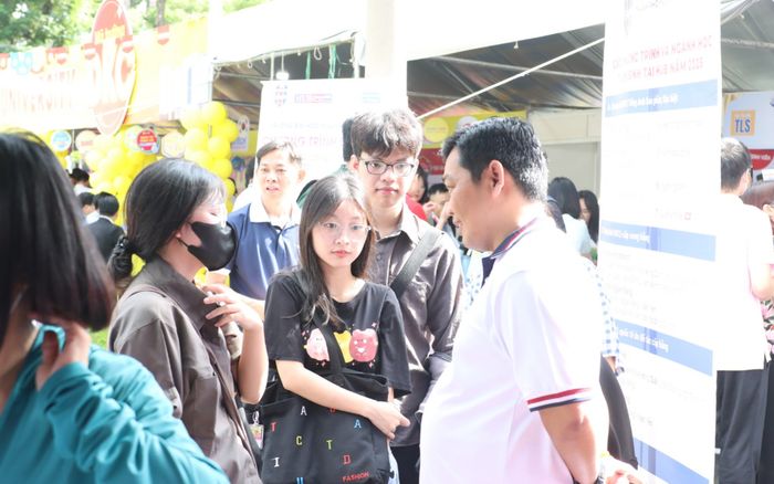 Trường ĐH Ngân Hàng TP.HCM nói gì khi thí sinh điểm cao không trúng tuyển?