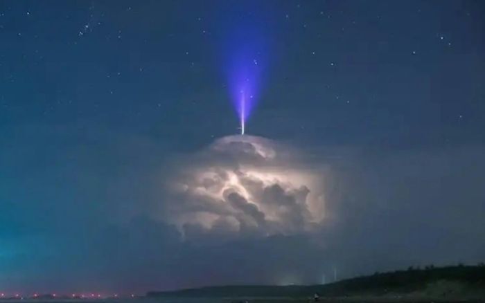 Hiện tượng siêu hiếm xuất hiện trên bầu trời, nhiều người dân xôn xao