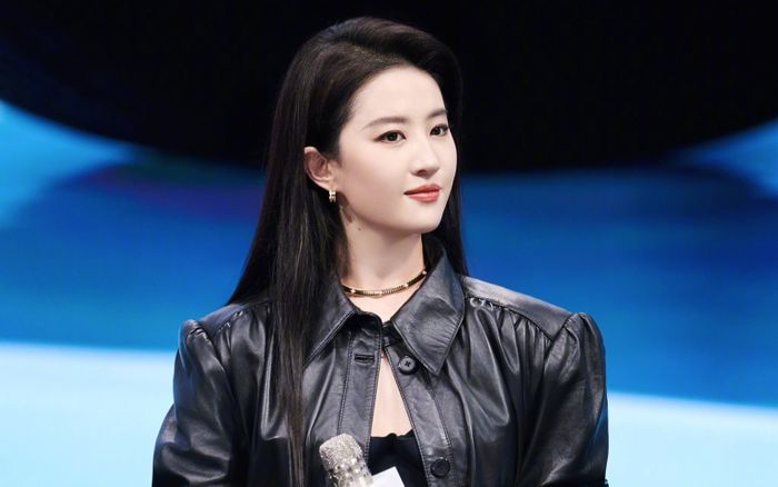 Lưu Diệc Phi bùng nổ visual trong tiệc mừng sinh nhật lần thứ 38