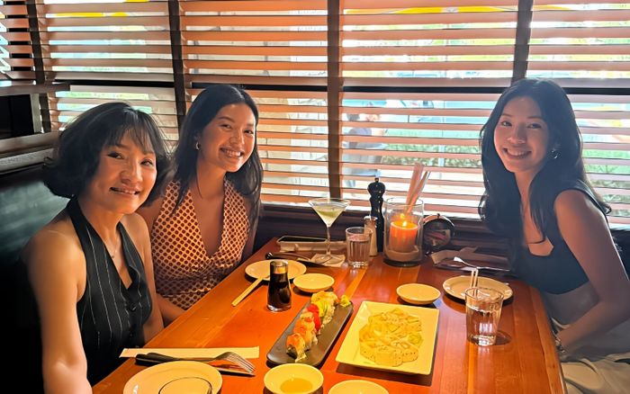 Hồng Đào khoe hai con gái, khung hình gia đình ba người gây chú ý