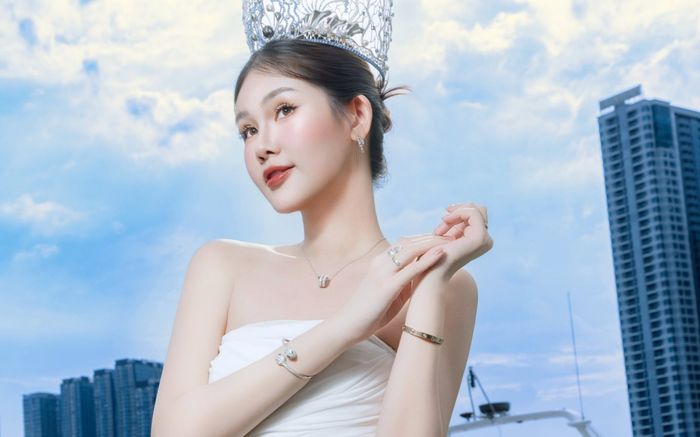 Hoa hậu Lê Âu Ngân Anh gây tranh cãi