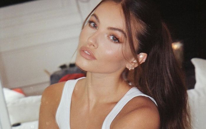 'Người mẫu đẹp nhất thế giới' lên tiếng về tin đồn phẫu thuật thẩm mỹ