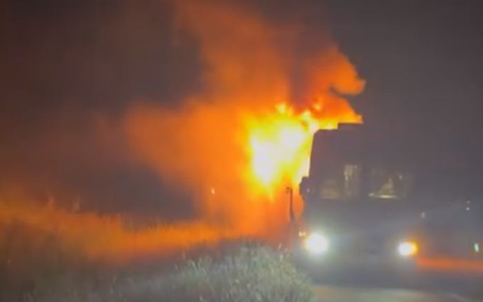 Xe buýt chở cả đoàn biểu diễn bốc cháy lúc rạng sáng, nam nghệ sĩ kể lại giây phút kinh hoàng khi đang ngủ