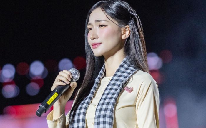 Mạng xã hội 'dậy sóng' vì Hòa Minzy