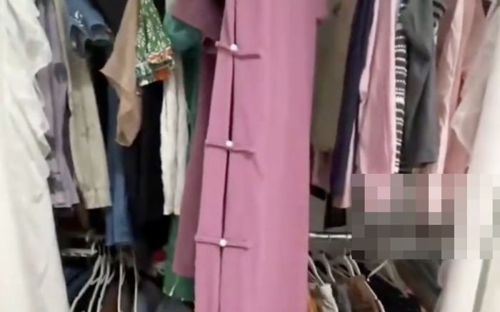 Mua sườn xám trên mạng, người phụ nữ chết lặng khi phát hiện chi tiết bất thường