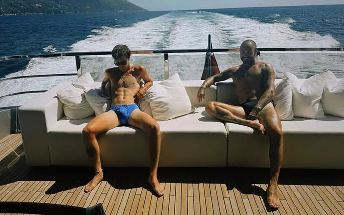 Bức ảnh gây sốt của cha con David Beckham