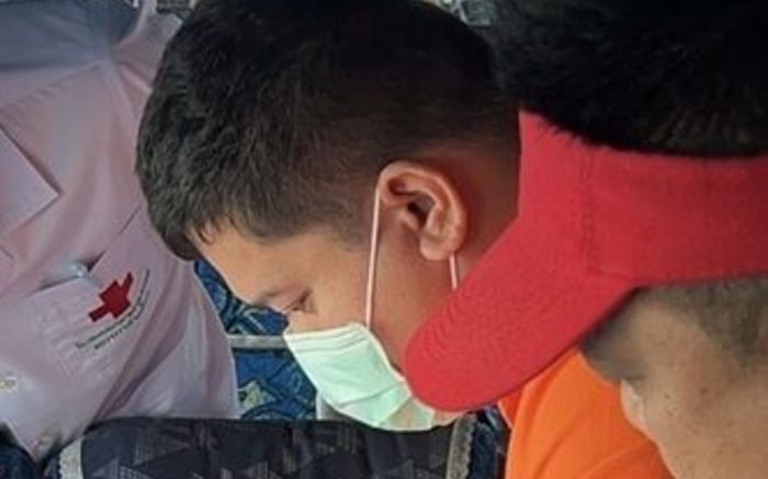 Người phụ nữ ngồi trên xe buýt suốt 3 tiếng không cử động, tài xế bàng hoàng khi lại gần kiểm tra