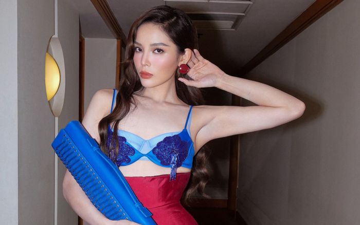 Clip Kỳ Duyên thả dáng với váy ôm sát body gây xôn xao cõi mạng