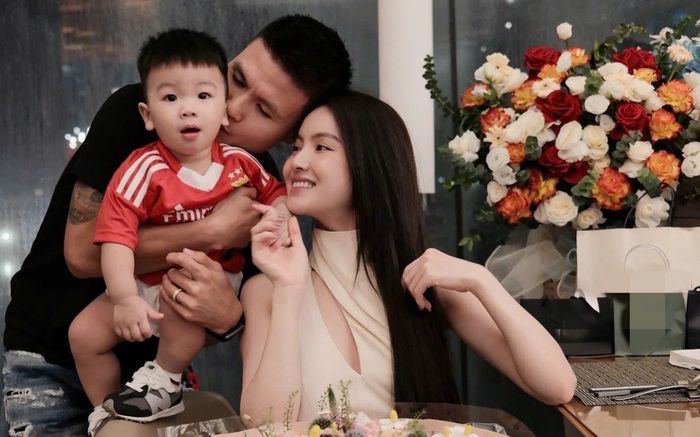 Quang Hải bày tiệc sinh nhật hoành tráng cho vợ hotgirl