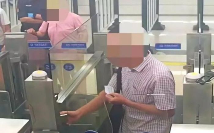 Cụ ông 79 tuổi 'phù phép' thành 69 trên giấy tờ tùy thân để 'xứng đôi vừa lứa' với bạn gái