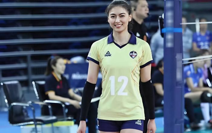 Hotgirl bóng chuyền cao 1m87: Gương mặt lai đẹp như mộng, body cực cuốn hút