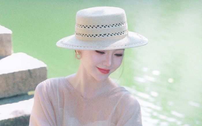 Quỳnh Kool 'gây sốt' với vẻ đẹp thanh thuần