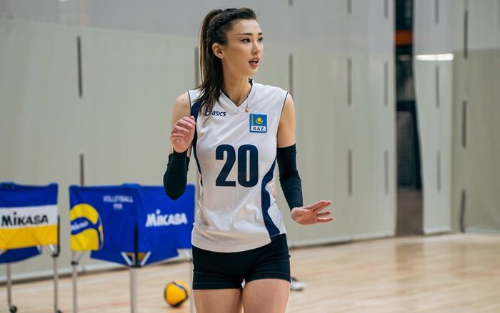 Hot girl bóng chuyền cao 1m82: Thần thái như minh tinh, lên đồ quyến rũ gây chao đảo