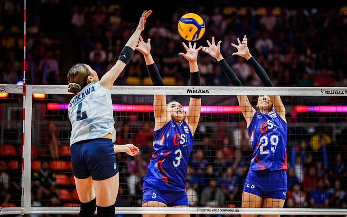 CĐV Thái Lan phản ứng khi đội nhà bị Nhật Bản loại