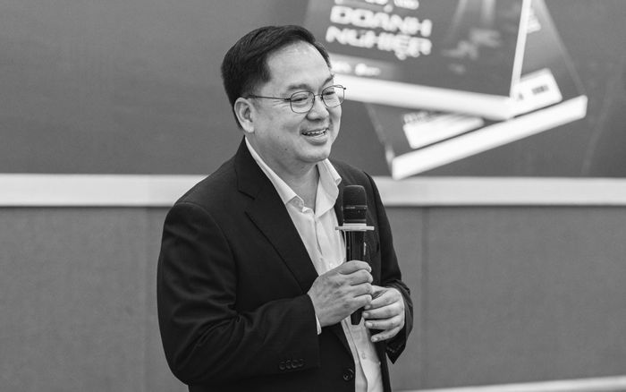 Xót xa chia sẻ của con trai ông Hoàng Nam Tiến trước lễ tang của ba