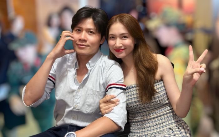 Rộ clip Hoà Minzy nắm tay Nguyễn Văn Chung giữa chốn đông người