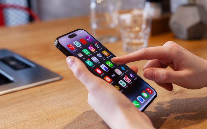 Người dùng iPhone cần bật ngay tính năng này để tránh gặp tin nhắn lừa đảo