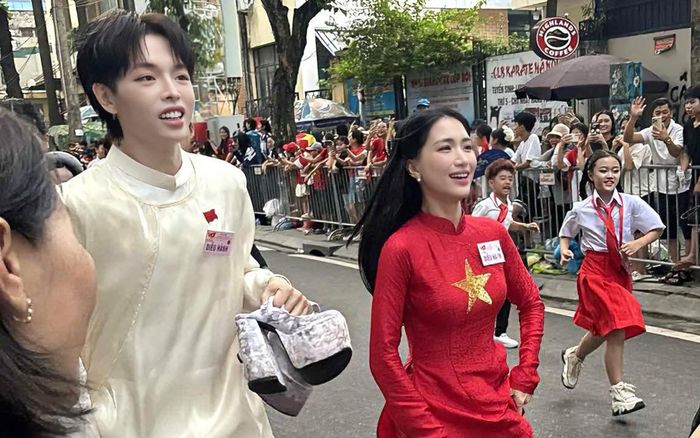 Đức Phúc 'bóc trần' sự thật về Hòa Minzy trong buổi tổng duyệt diễu binh