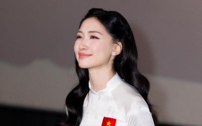 Clip chưa từng được công bố của Hòa Minzy gây xúc động mạnh