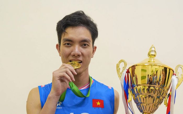 Bích Tuyền tái xuất