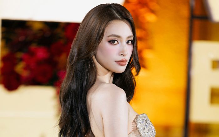 Camera thường bắt cận, visual của Hoa hậu Tiểu Vy khiến netizen ngỡ ngàng