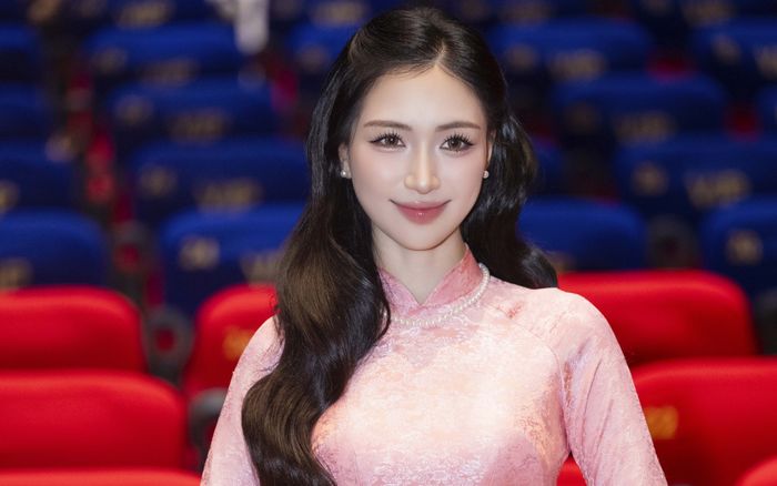 Hòa Minzy làm rõ tin được lăng xê